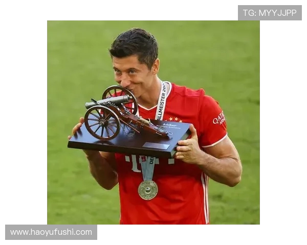 莱万回归老东家首战遭拜仁球迷嘘声四起引发热议